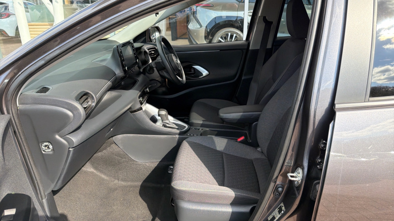 Toyota Yaris 1.5 Hybrid Design 5dr CVT Hybrid Hatchback